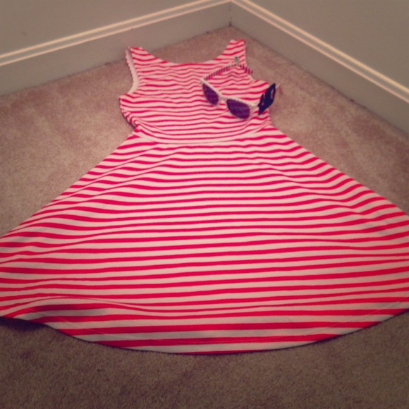 H&M Dresses & Skirts - Red and white striped dress