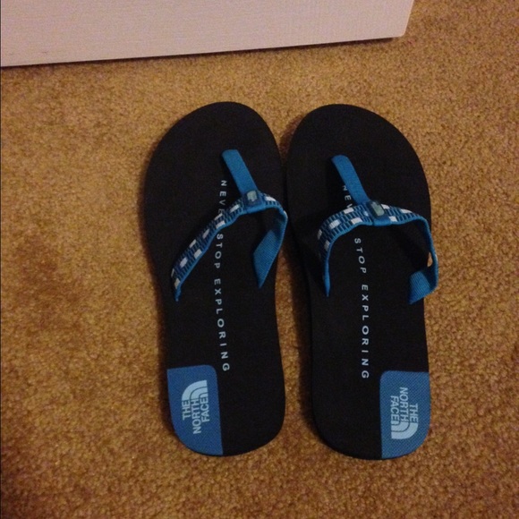 blue North Face flip flops size 9
