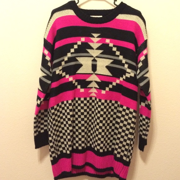 Sweaters - Long pink black and white sweater