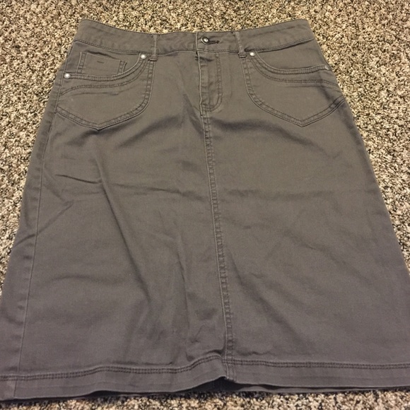 Christopher and Banks gray skirt size 6