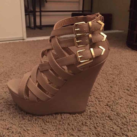Beige/Tan Wedges!