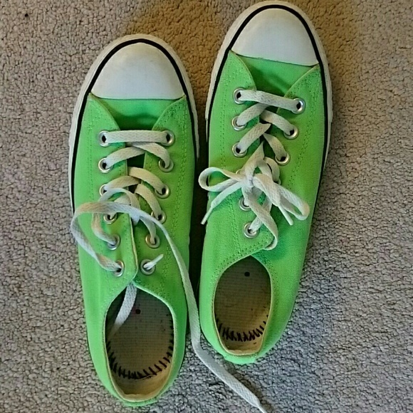 Converse size 6 mens 8 Womens.  New condition