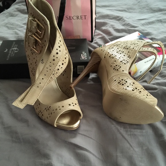 💞Tan sexy heels from call it spring 🦂 - Picture 2 of 3