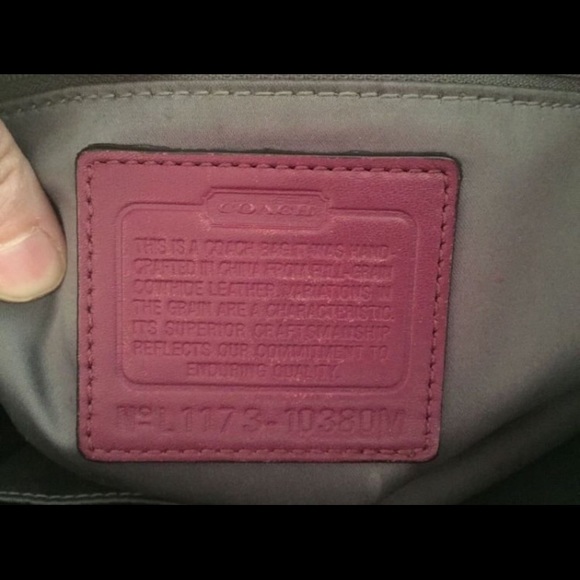 Authentic Coach Purple/Plum Patten Leather Purse - Picture 3 of 4