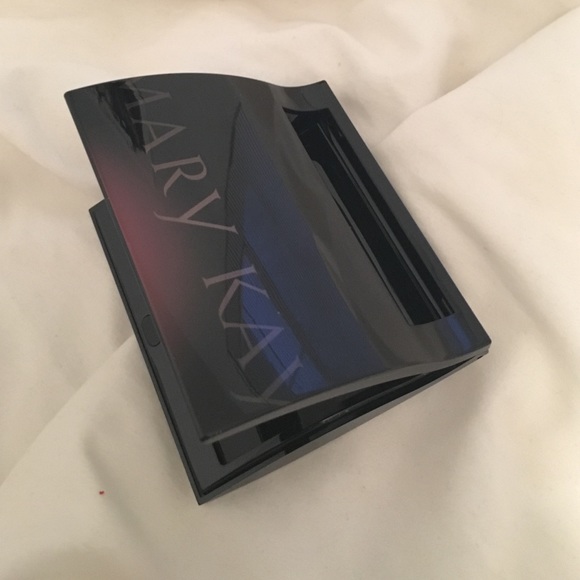 Mary Kay compact