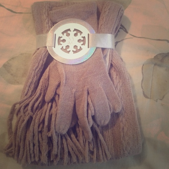 Scarf and gloves