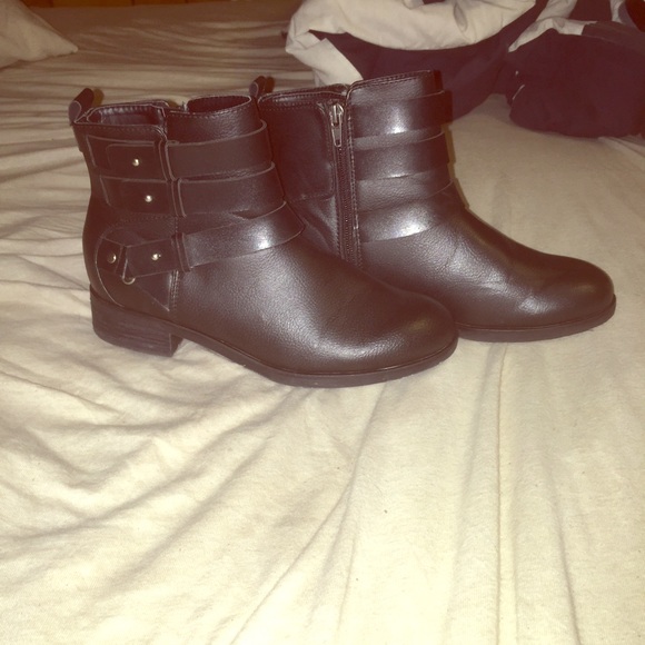 NWOT ankle boots
