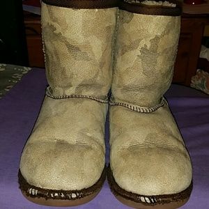 TODDLER UGG!!