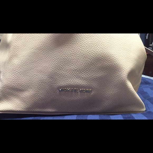 Michael kors crossbody - Picture 1 of 4