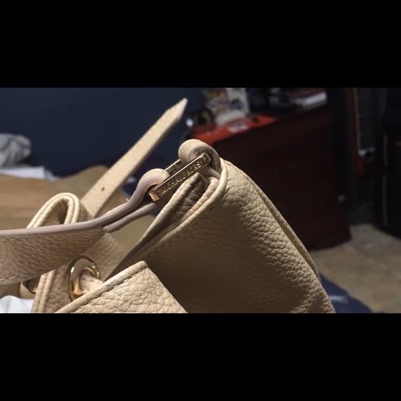 Michael kors crossbody - Picture 3 of 4