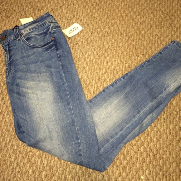 Mid-rise skinny jeans