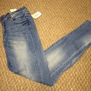 Mid-rise skinny jeans