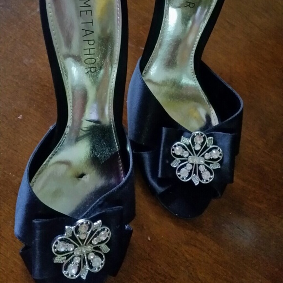 Metaphor Black Slipper**Reduced ** - Picture 2 of 4