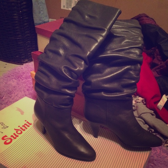 Grey heeled boots size 8! Never worn! - Picture 1 of 3