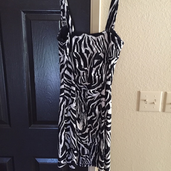 Dress - Picture 3 of 3