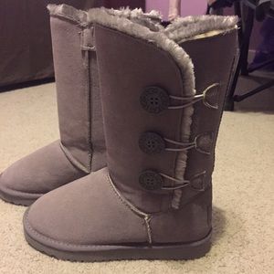 Recreated gray Uggs
