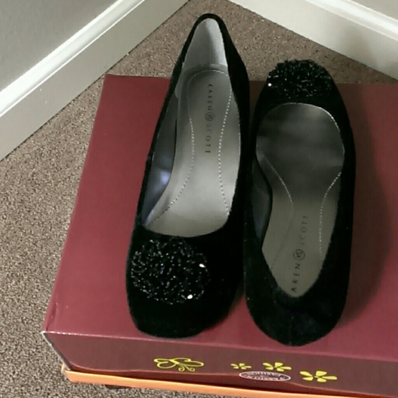 !* Weekend Sale*! NWOT Black Dressy Flats Size 8M