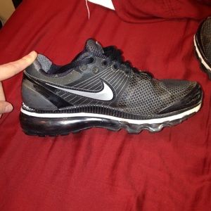 NIKE TENNIS SHOES