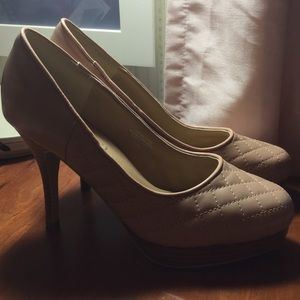 Never worn light mauve pink quilted leather pumps