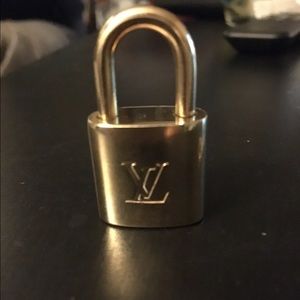 🌲🎉X'mas Sale🎉💯Authentic LV Padlock Key Set!!