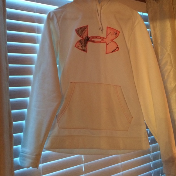 Pick camo under armour sweatshirt