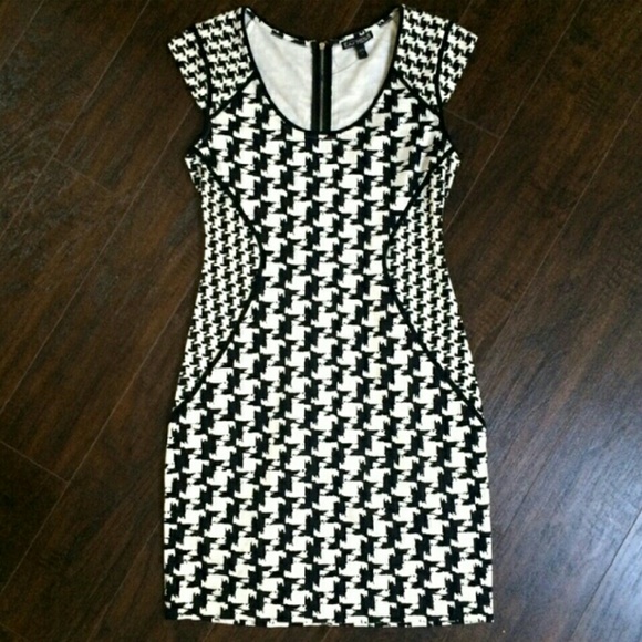 Express Houndstooth Pattern Dress - Picture 3 of 4