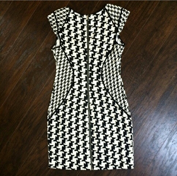 Express Houndstooth Pattern Dress - Picture 4 of 4