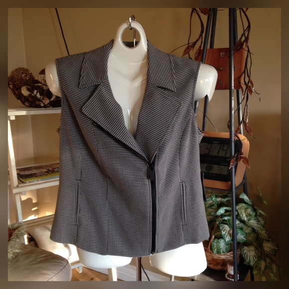 White & Black Checkered Vest. - Picture 2 of 4