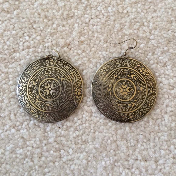 Light weight earrings. Around 2" in diameter. - Picture 1 of 3