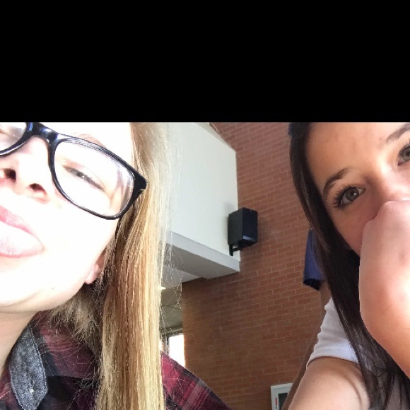 Meet your Posher, Hannah - Picture 4 of 4