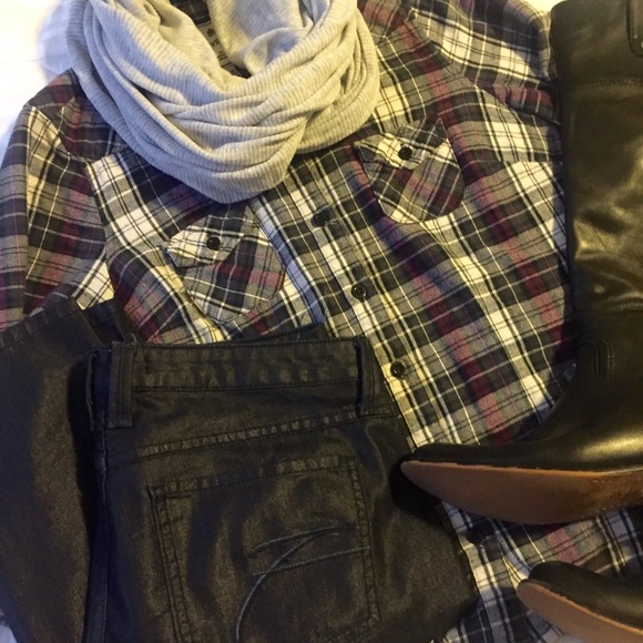 Cozy Plaid Fleece - Picture 3 of 3