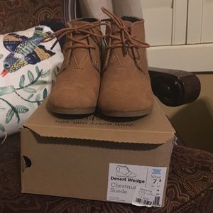 SOLD Tom's Desert Wedge Size 7.5 New w/box