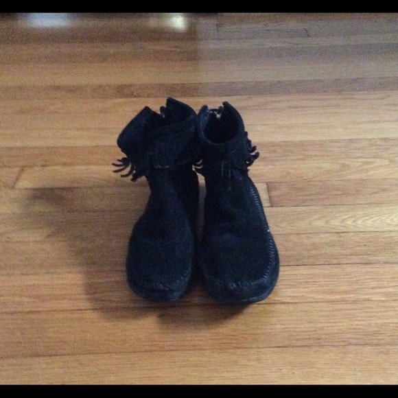 Minnetonka black ankle moccasins, size 7.5-8