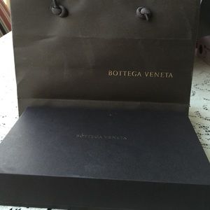 Bottega veneta.