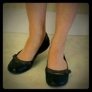 Flat dress or casual shoes