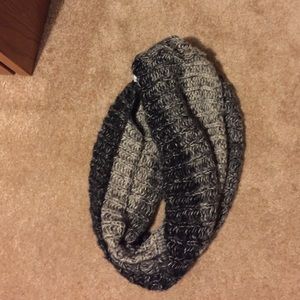black and gray scarf
