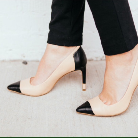 Ann Taylor Isabel black and cream pumps size 6.5