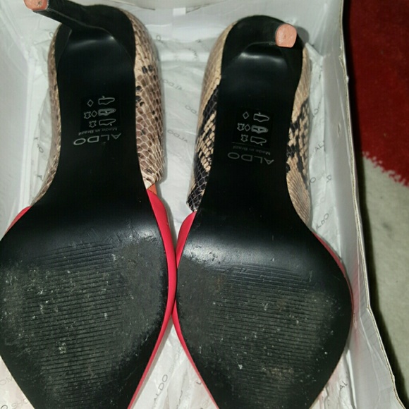 Women Heels - Picture 3 of 3