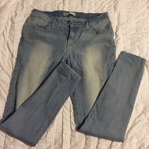 Light wash Levi's jeggings