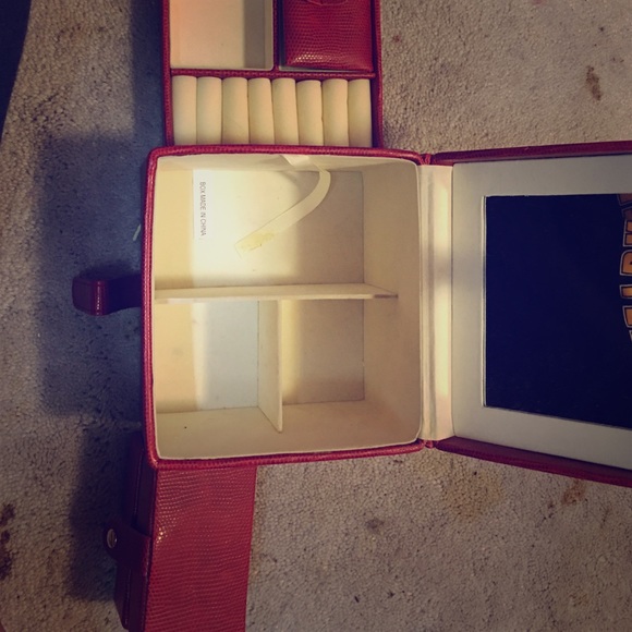 Jewelry box
