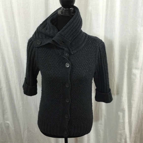 Beautiful knit 3 quater sleeve sweater sz medium