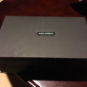 Dolce & Gabbana shoe box.