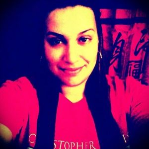 Meet your Posher, Dina