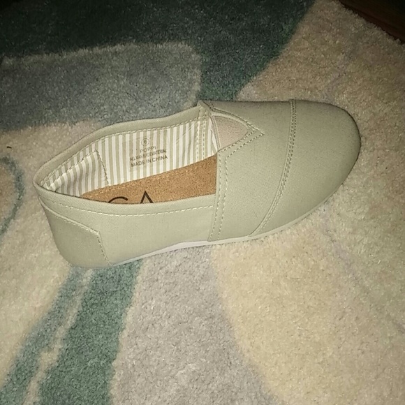 KHAKI POPPI SHOES