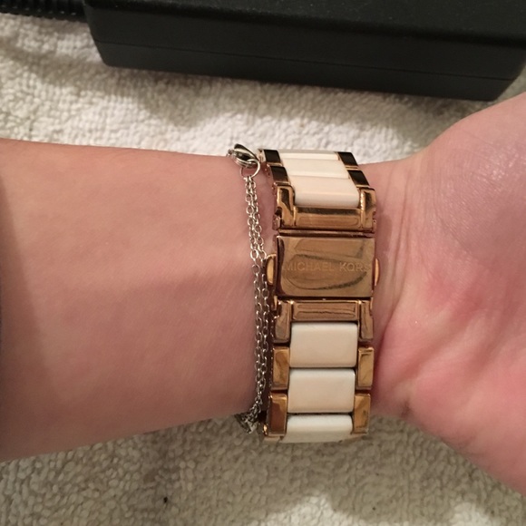 Michael kors rose gold watch with box - Picture 2 of 3