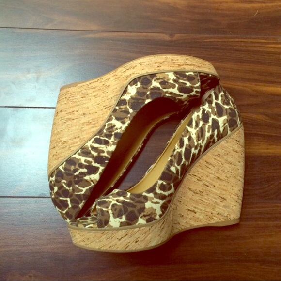 🎉Nine West Printed Wedges!🎉