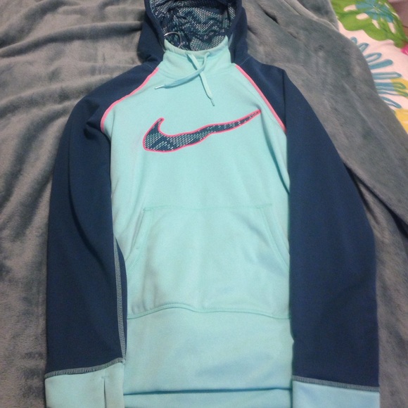 Nike sweatshirt - Picture 1 of 3