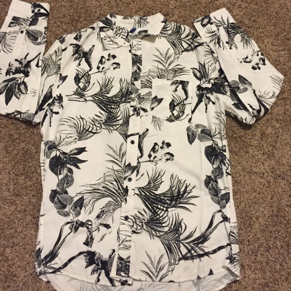 Long sleeve collared shirt
