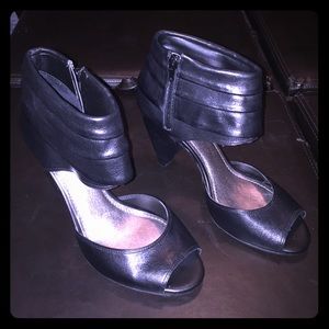 Shoes, shoes, shoes...