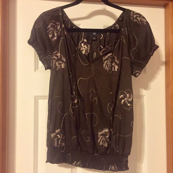 Beautiful blouse - Picture 2 of 3